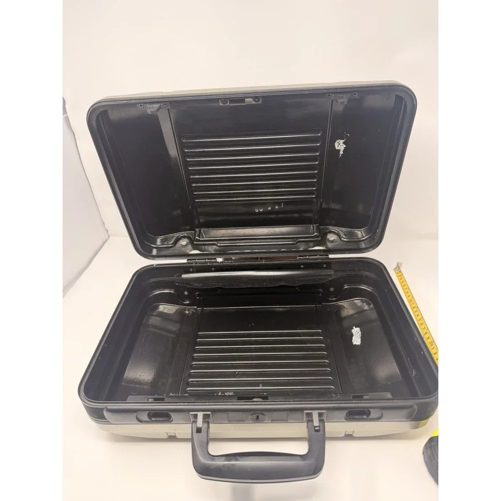1985 Vintage Sony Video 8 Handycam CCD-M8u 8mm‎ Camera Recorder Hard CASE ONLY